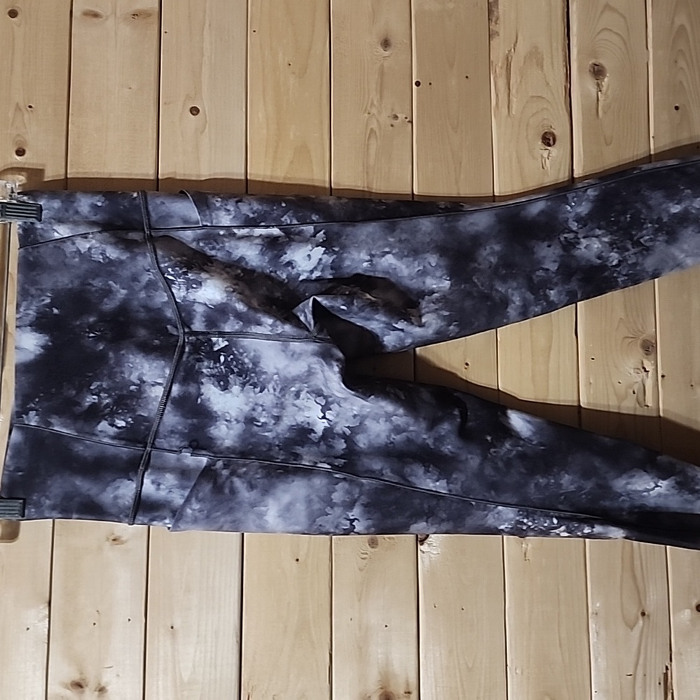 Athleta Salutation Capris Size Small - image 6